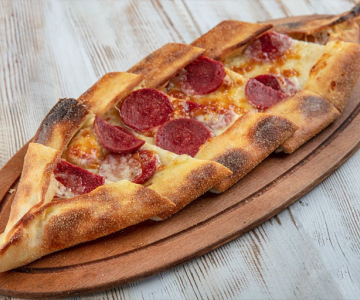 Sucuklu Pide